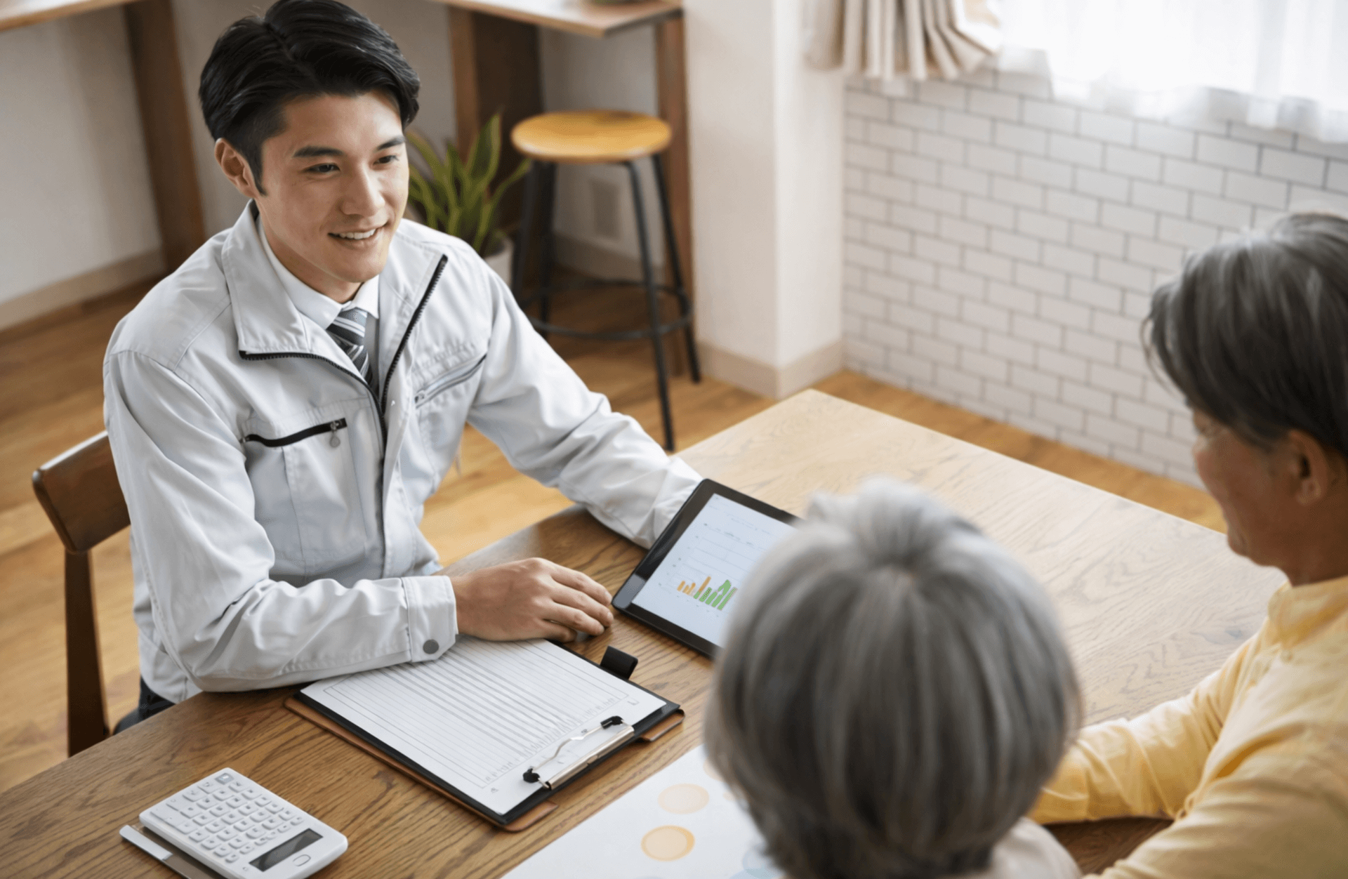 お客様へのご提案の様子写真