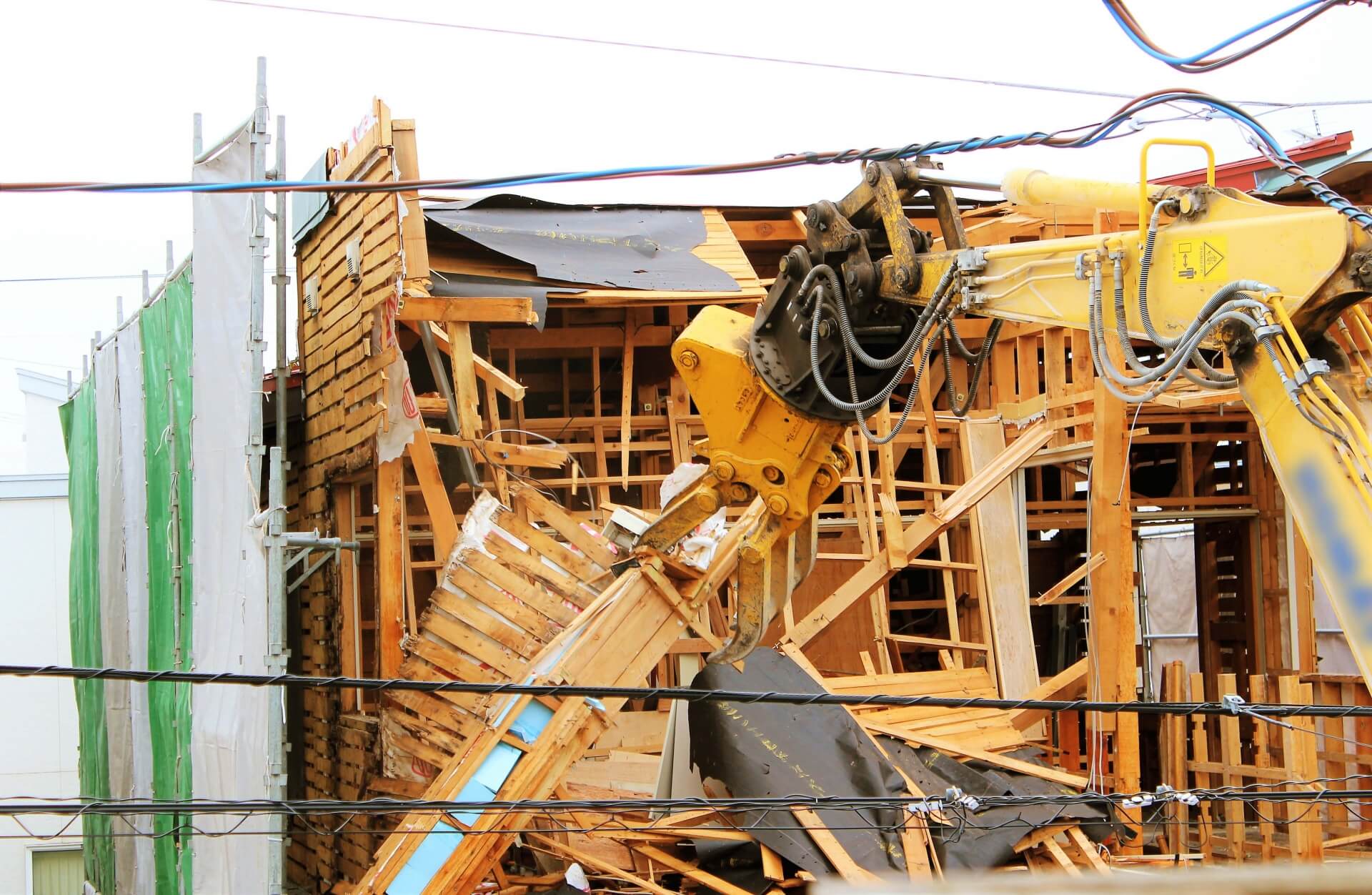 戸建て住宅の解体工事の様子